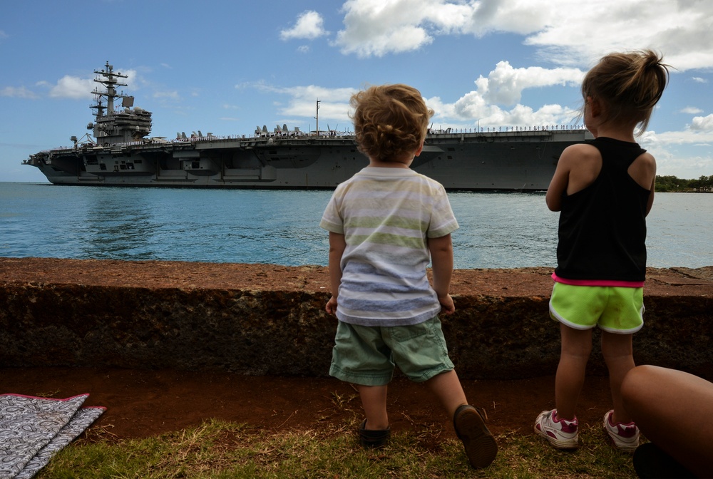 USS Ronald Reagan arrives for RIMPAC 2014