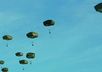 Polish, Canadian and US paratroopers conduct combined airfield seizure
