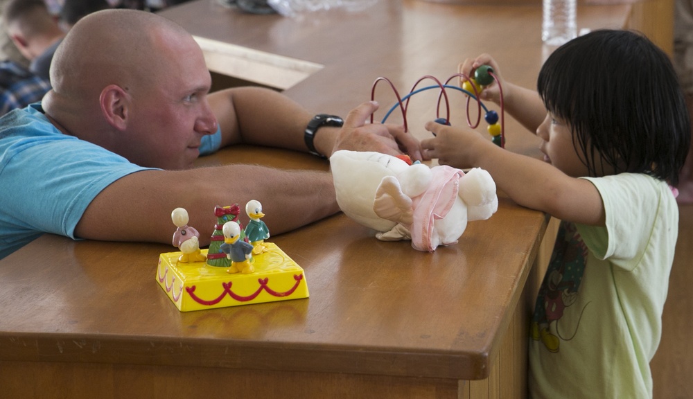 Marines, sailors dedicate time to local children