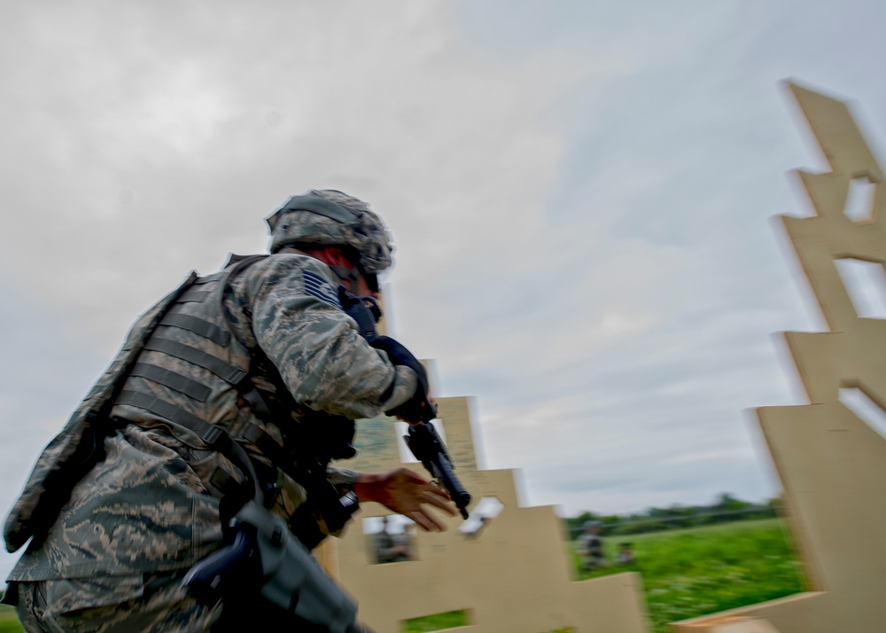 Shoot, move and communicate