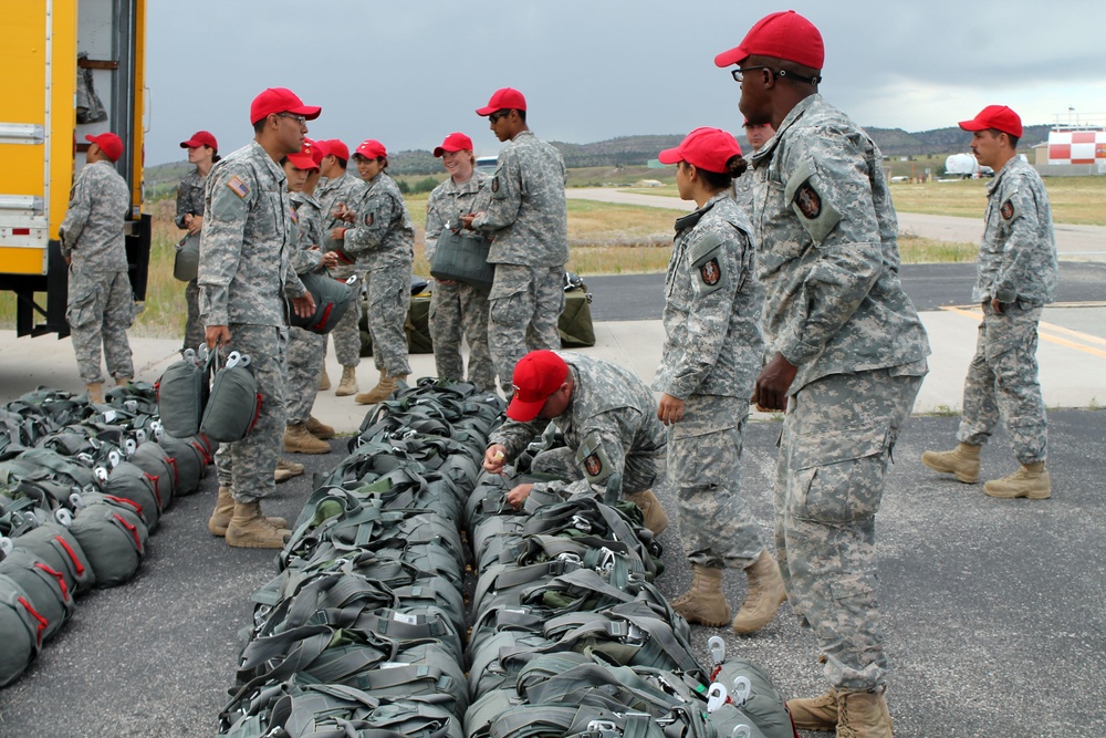 1-143rd IR (ABN) Soldiers prepare for night mass tactical exercise
