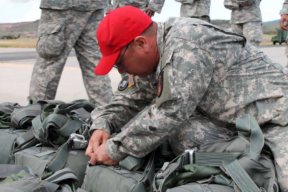 1-143rd IR (ABN) Soldiers prepare for night mass tactical exercise