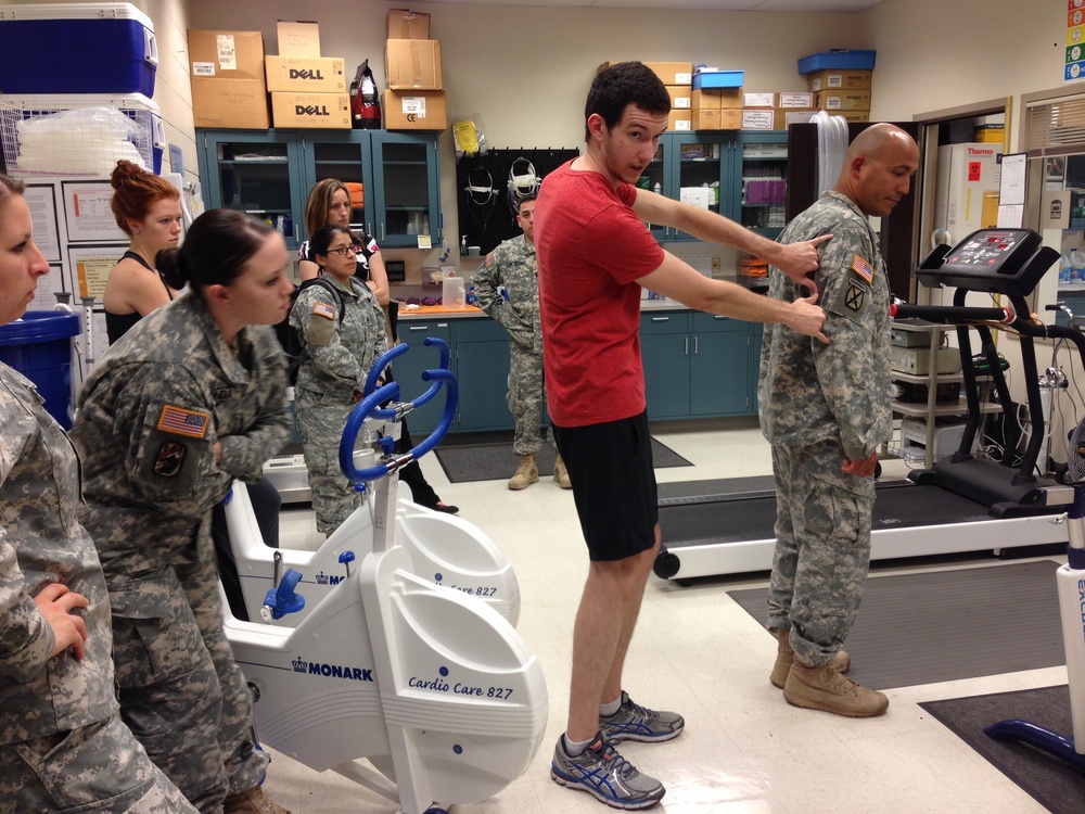 4th ESC Soldiers visit UTSA
