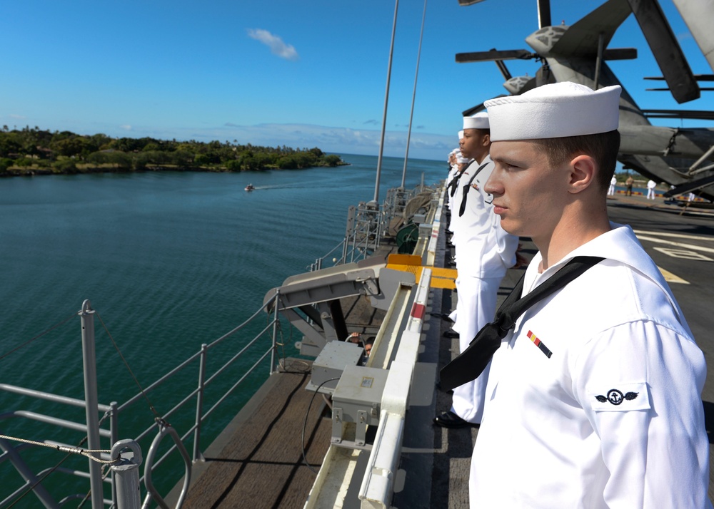 USS Peleliu pulls into Pearl Harbor