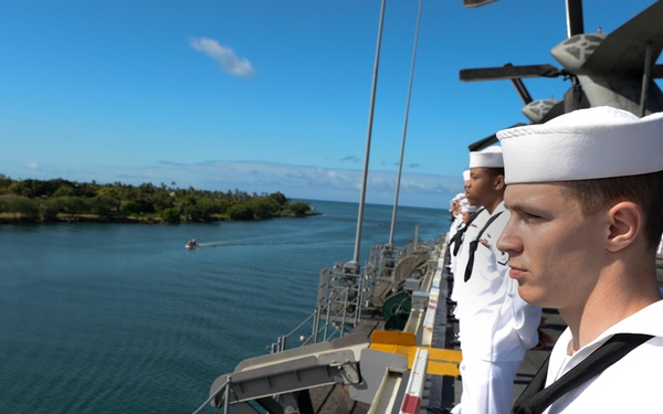 USS Peleliu pulls into Pearl Harbor