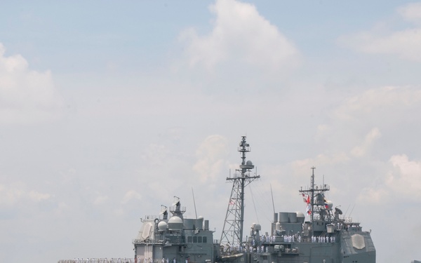 USS Leyte Gulf departs Naval Station Norfolk