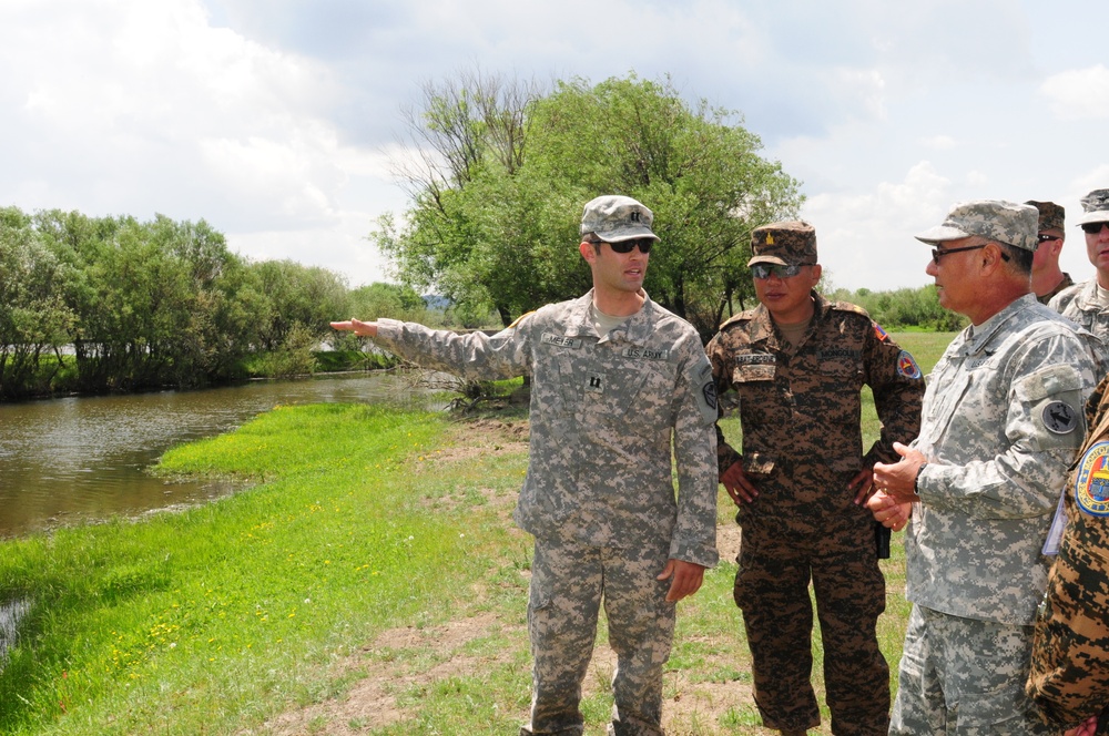 Maj. Gen. Hara visits Khaan Quest 2014