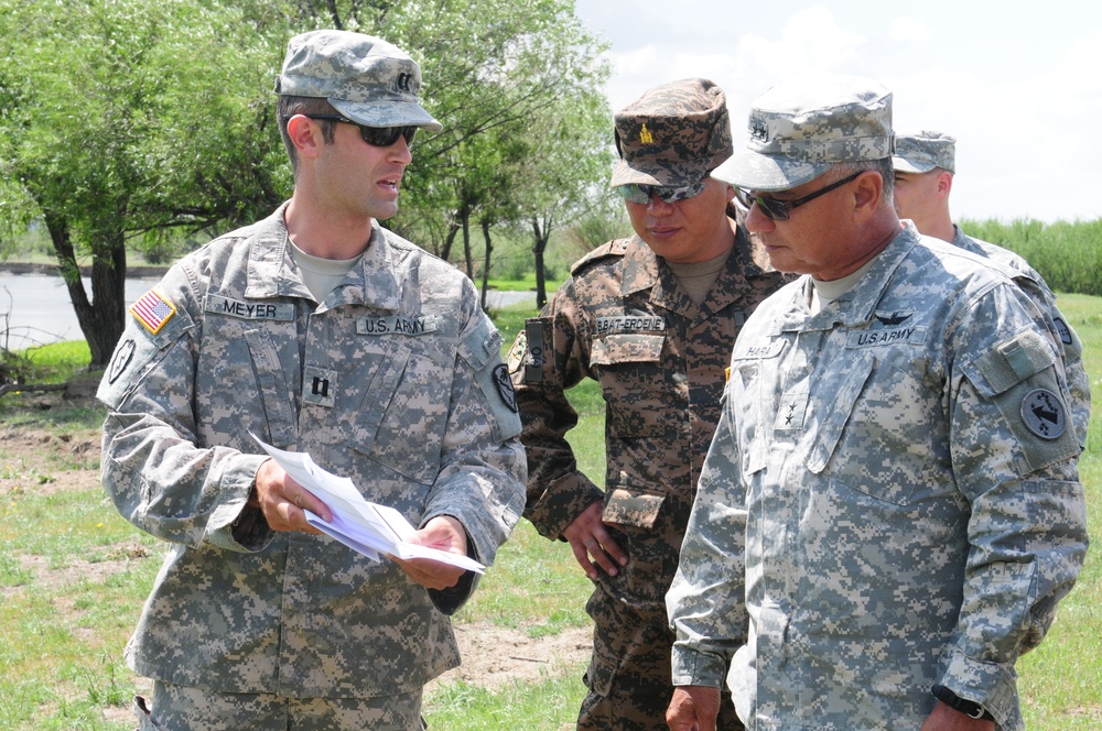 Maj. Gen. Hara visits Khaan Quest 2014