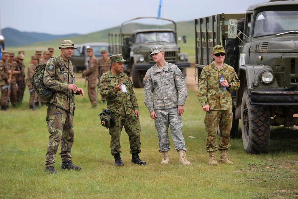 Mongolian Armed Forces members, U.S. Marines train side-by-side