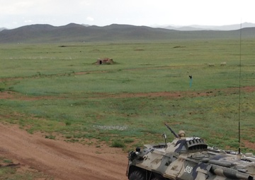 Mongolian Armed Forces members, U.S. Marines train side-by-side