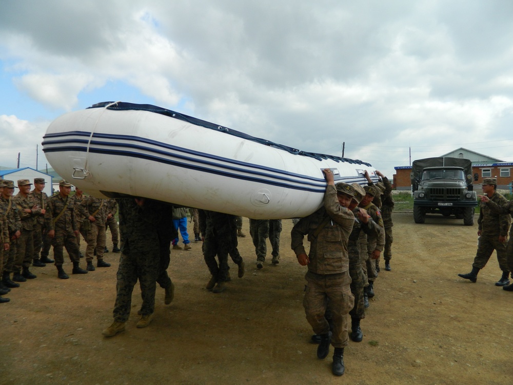 Mongolian, US service members practice riverine operations
