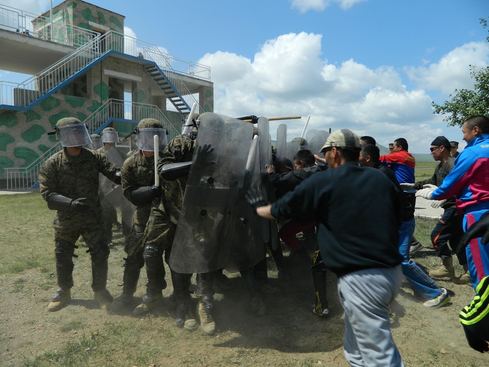 What a riot! Marines practice controlling crowds