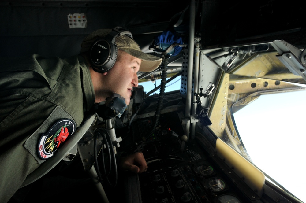 RED FLAG-Alaska fighter jets refuel above the clouds