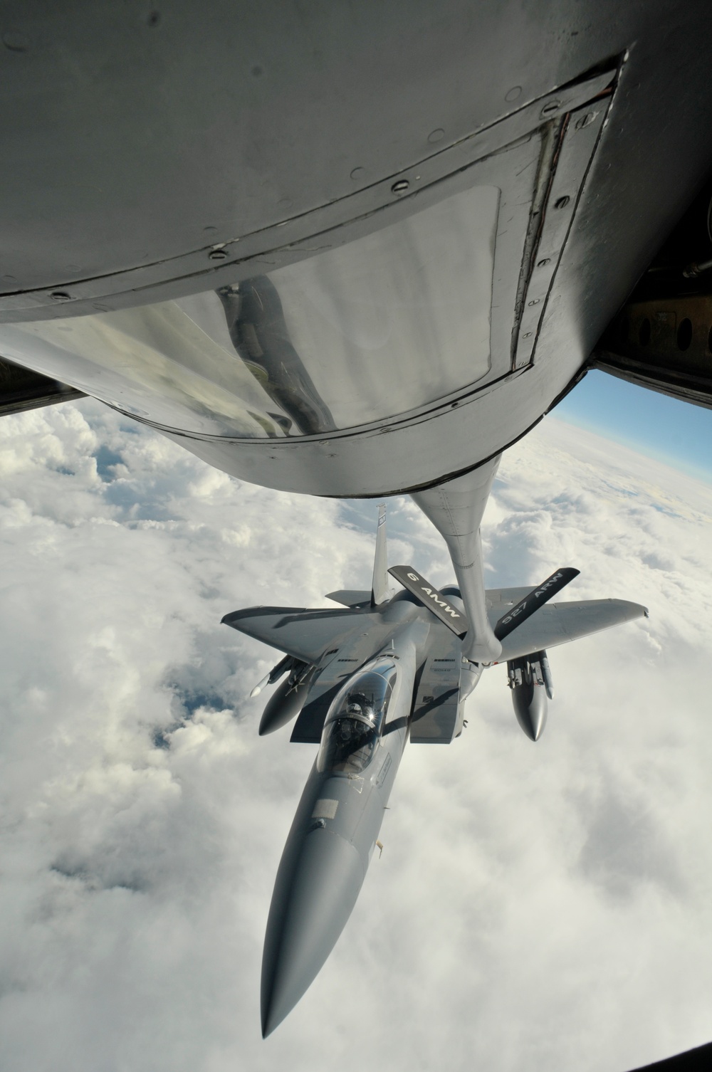 RED FLAG-Alaska fighter jets refuel above the clouds