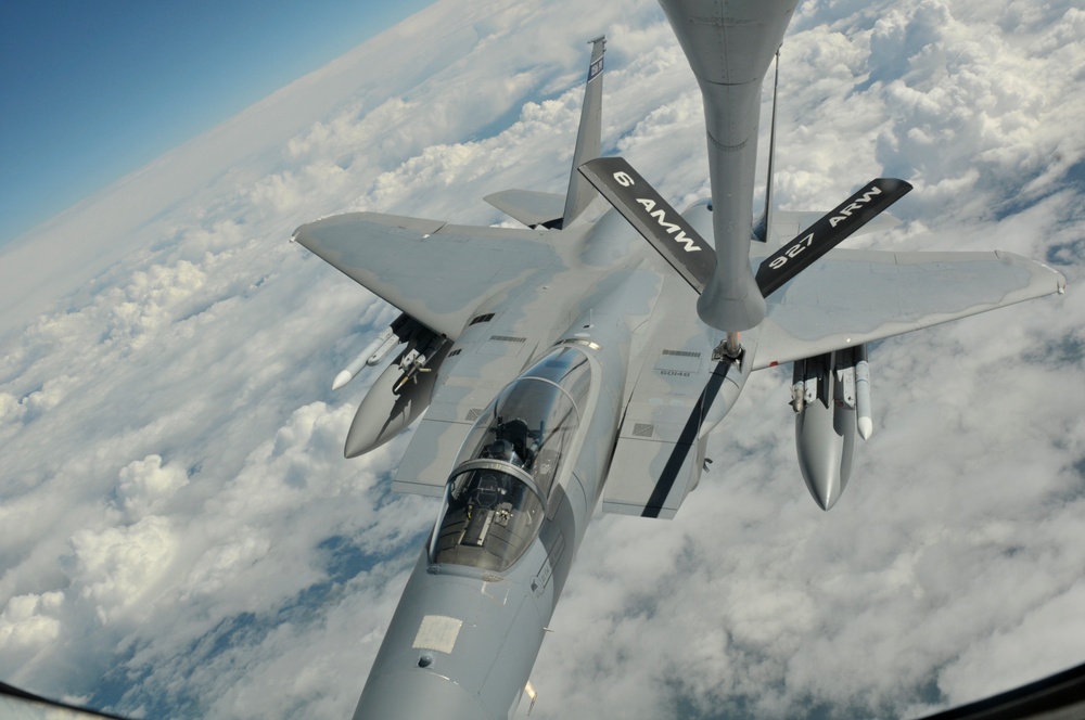 RED FLAG-Alaska fighter jets refuel above the clouds