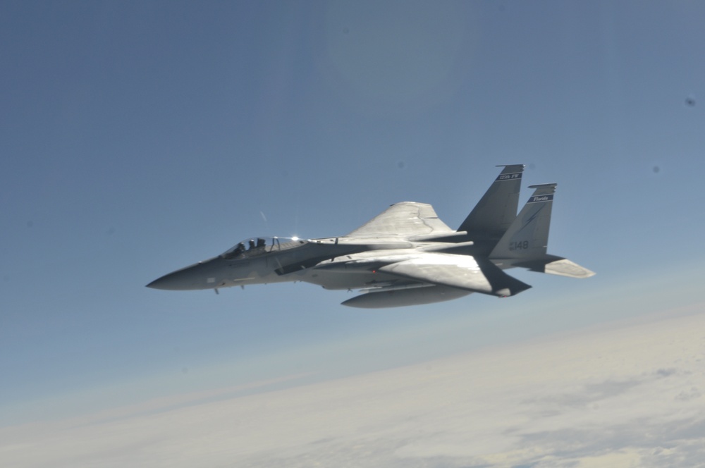 RED FLAG-Alaska fighter jets refuel above the clouds