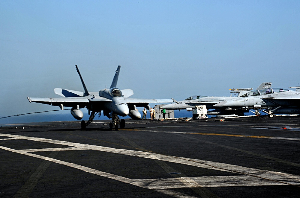 USS George H.W. Bush flight deck activity