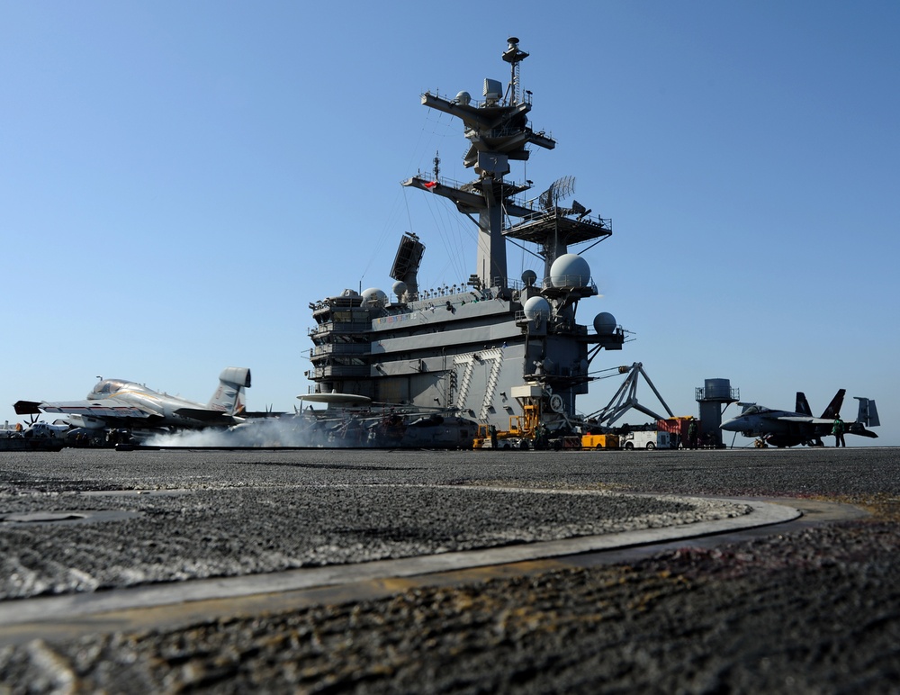 USS George H.W. Bush flight deck activity