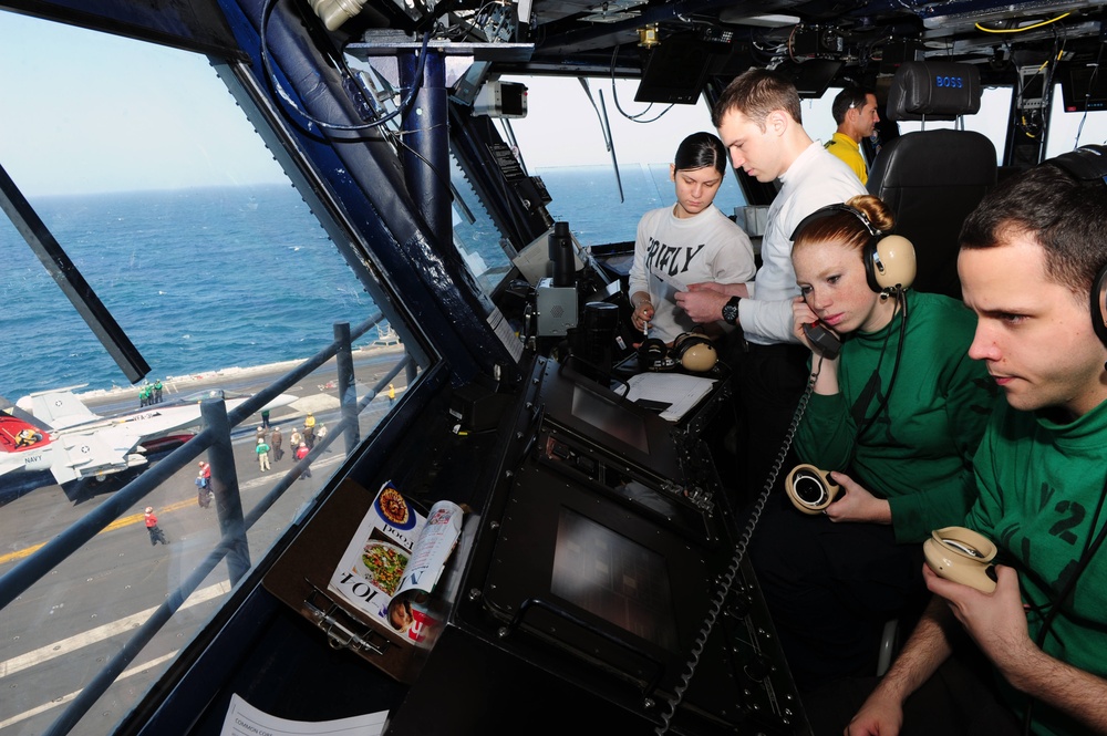 USS George H.W. Bush flight deck activity