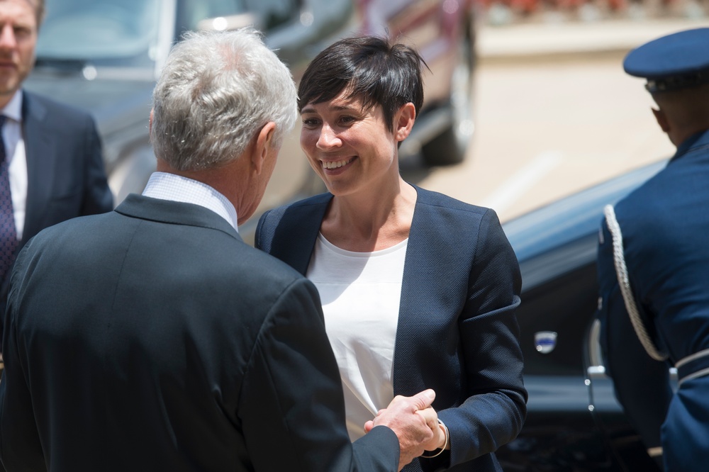 Secretary of Defense Chuck Hagel hosts Norwegian Minister of Defense Ine Marie Eriksen Søreide