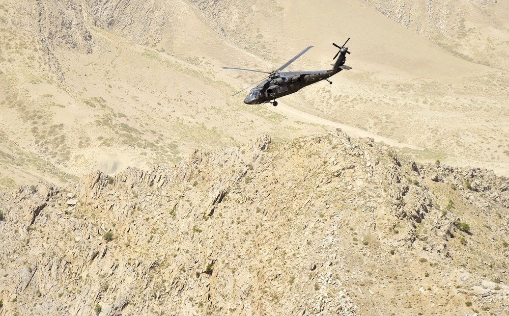 Deputy Secretary of Defense Bob Work flies to Bagram Air Field