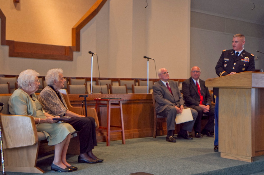 Col. Sanders speaks at WWII award ceremony
