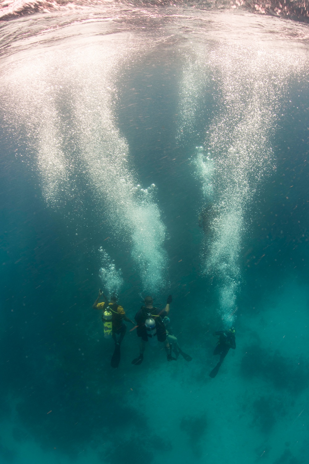 US Navy divers and Belizean Coast Guard divers work together during Southern Partnership Station '14