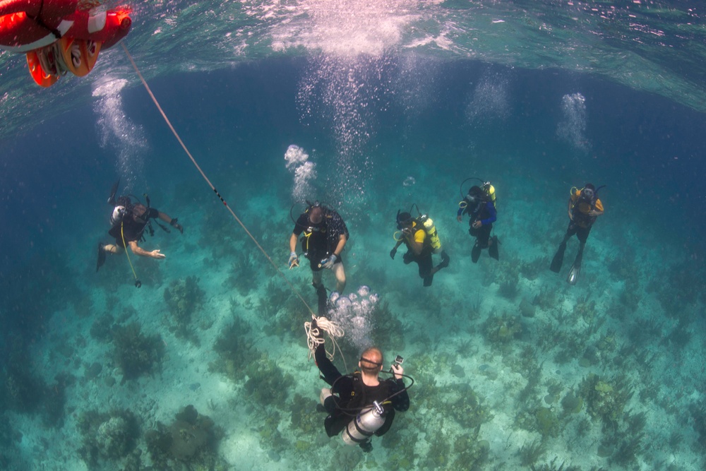 US Navy divers and Belizean Coast Guard divers work together during Southern Partnership Station '14
