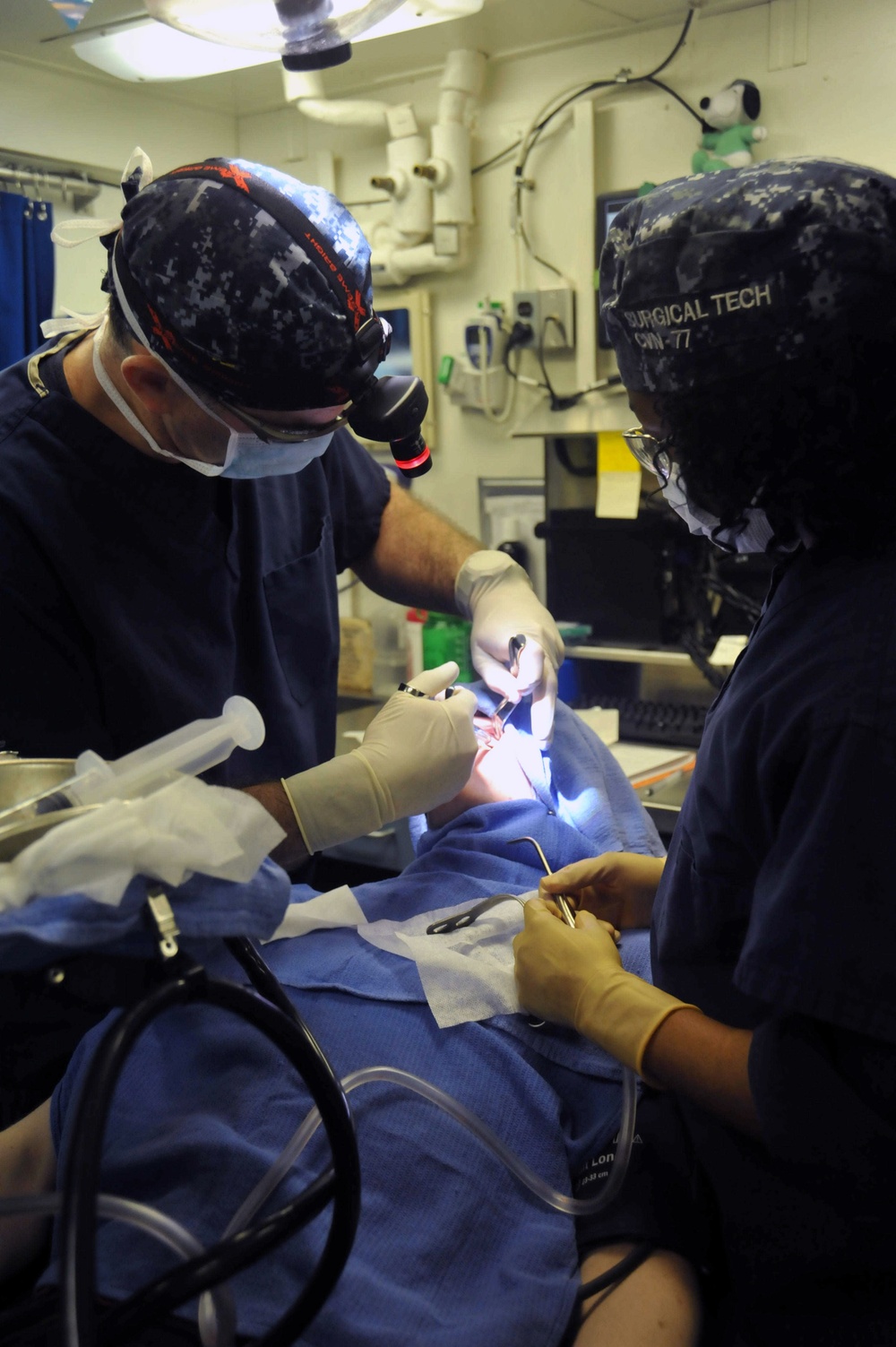 Removing a patient's wisdom tooth