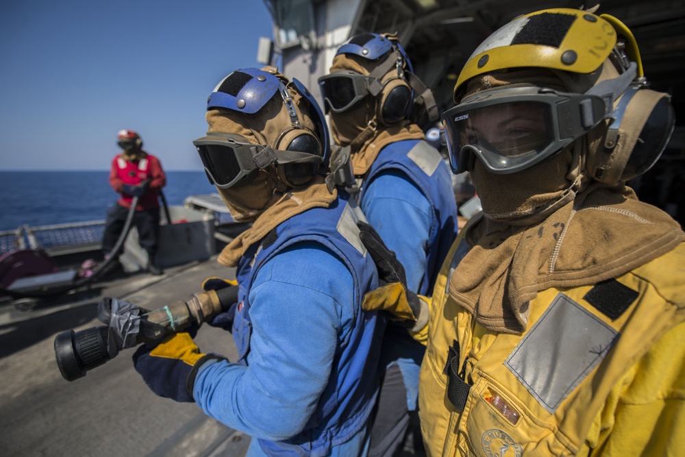 USS Vella Gulf helicopter crash and salvage training