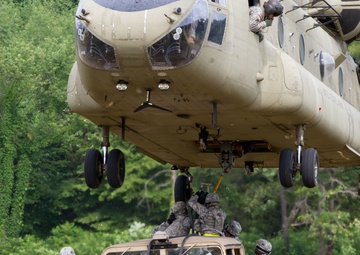 Lifeliners conduct sling load training