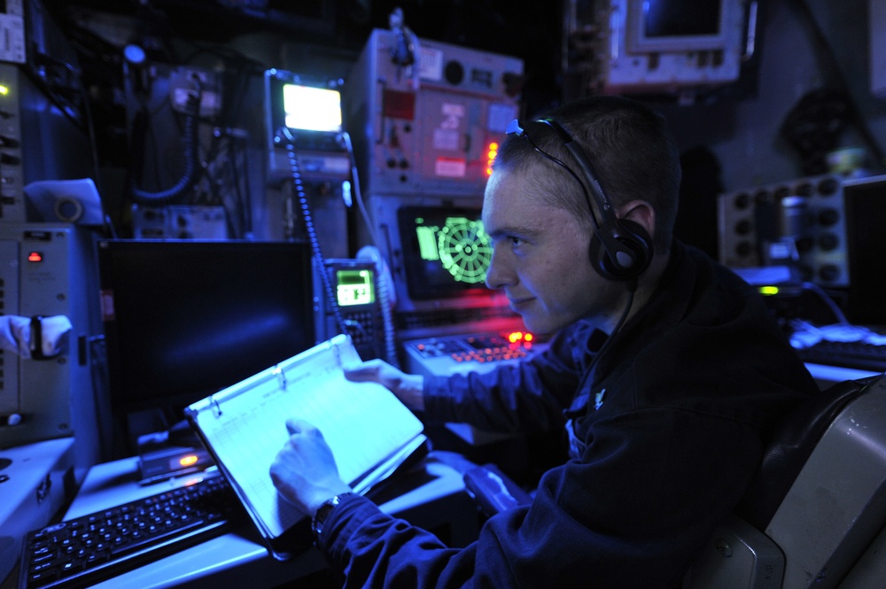 DVIDS - Images - USS Bataan combat information center [Image 9 of 10]