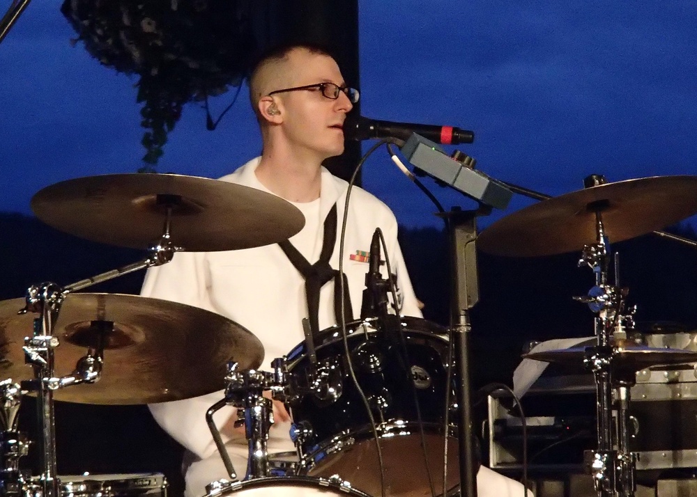 Navy Band Northwest Rocks Poulsbo July 4 Celebration