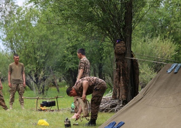 US Marines lead Mongolians during nine-day survivor course at KQ14