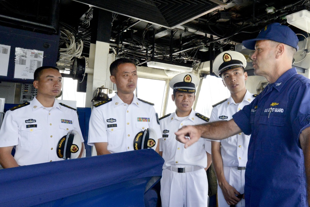 PLA(N) Peace Ark personnel visit the US Coast Guard Cutter Waesche (WMSL 751)