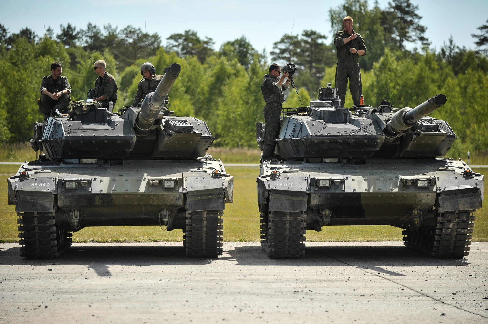 Экипаж танка абрамс. Leopard 2a5 Бундесвер. Leopard 2 PSO. Леопард 2 экипаж. Леопард 2 vs m1a2.