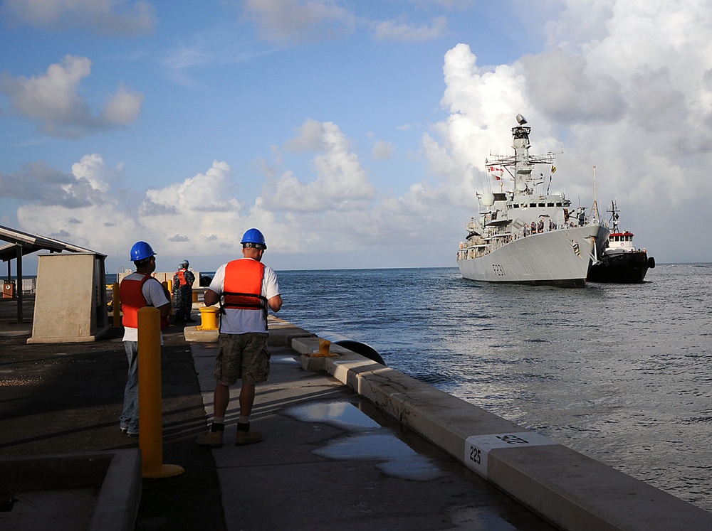 HMS Argyll visits Mole Pier