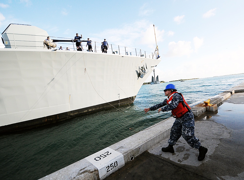 HMS Argyll visits Mole Pier