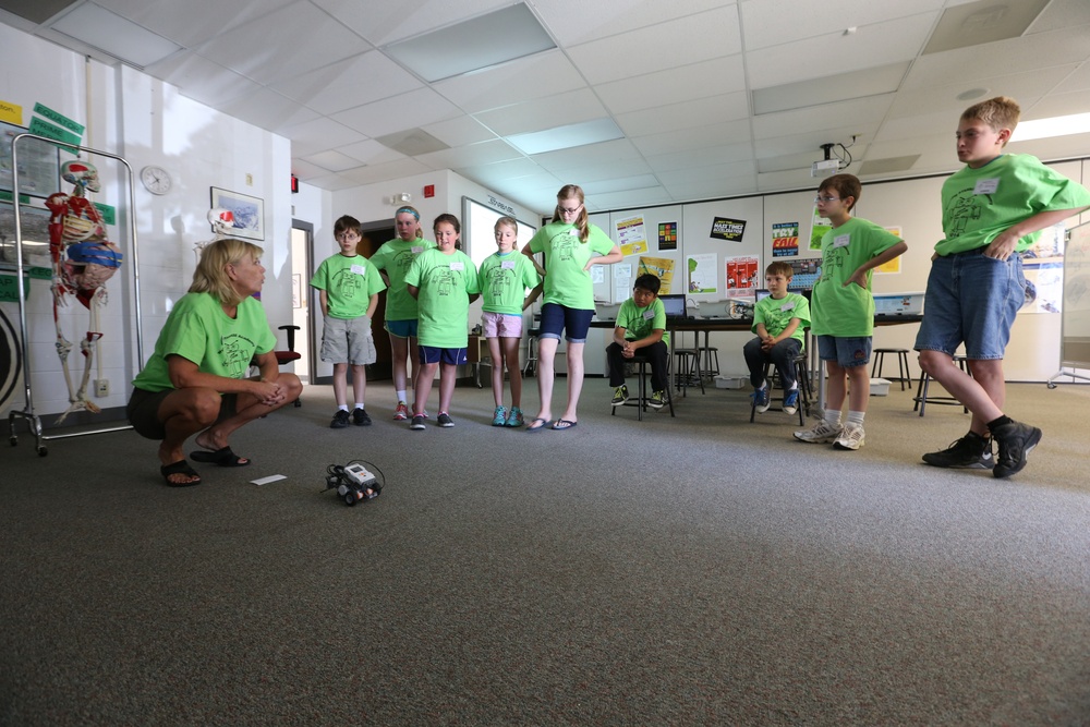STARBASE Academy offers extra robotics lessons for quizzical kids