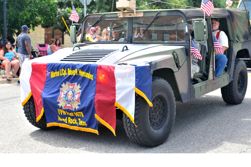 Texas Guardsmen support VFW for July Fourth parade