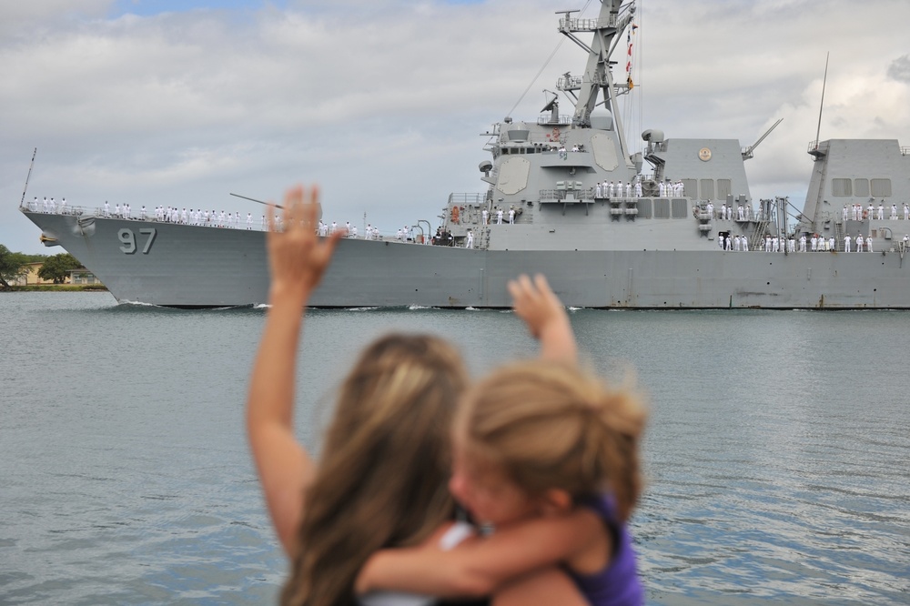 USS Halsey (DDG 97) departs for deployment