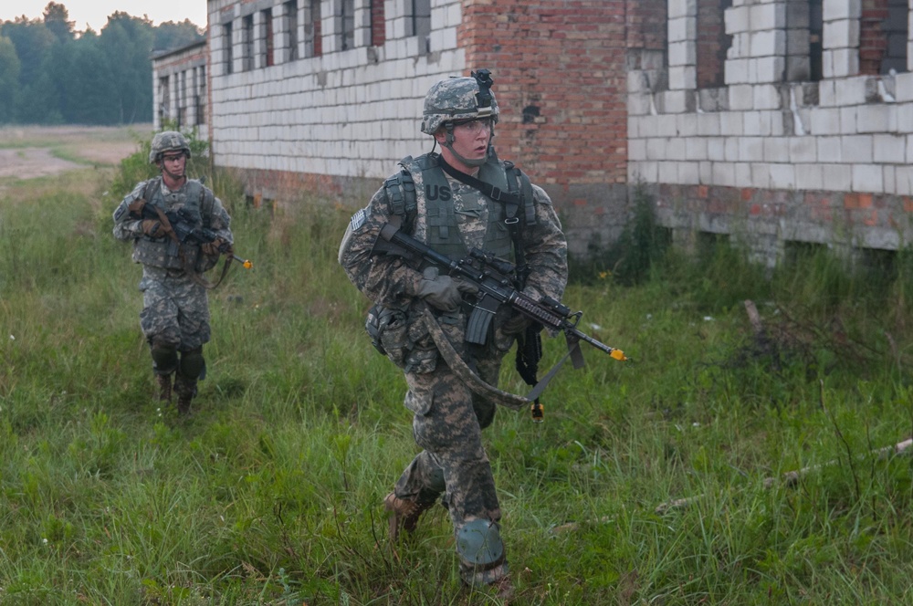 Paratroopers conduct MOUT training in Poland