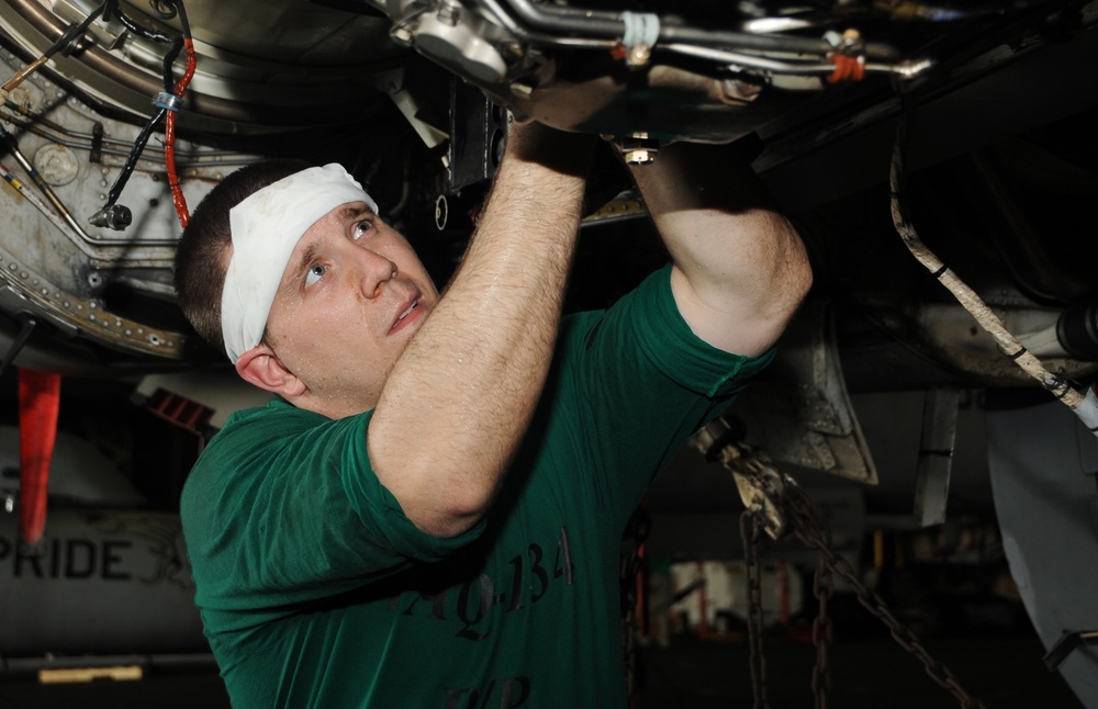 EA-6B Prowler maintenance