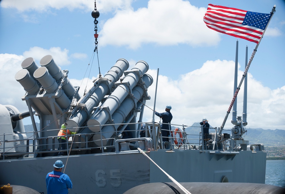 USS Chosin (CG 65) Harpoon onload, RIMPAC 2014