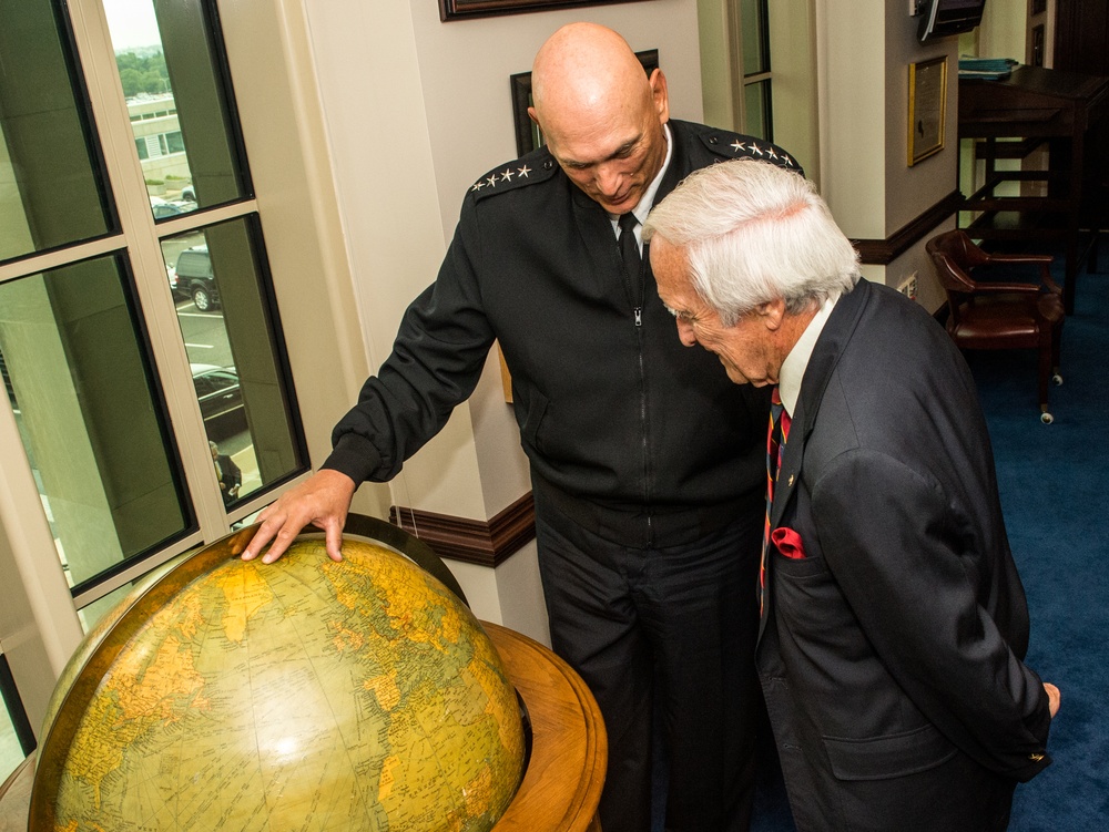 WWII veteran Sgt. Don Carter meets with U.S. Army Chief of Staff, Gen. Ray Odierno