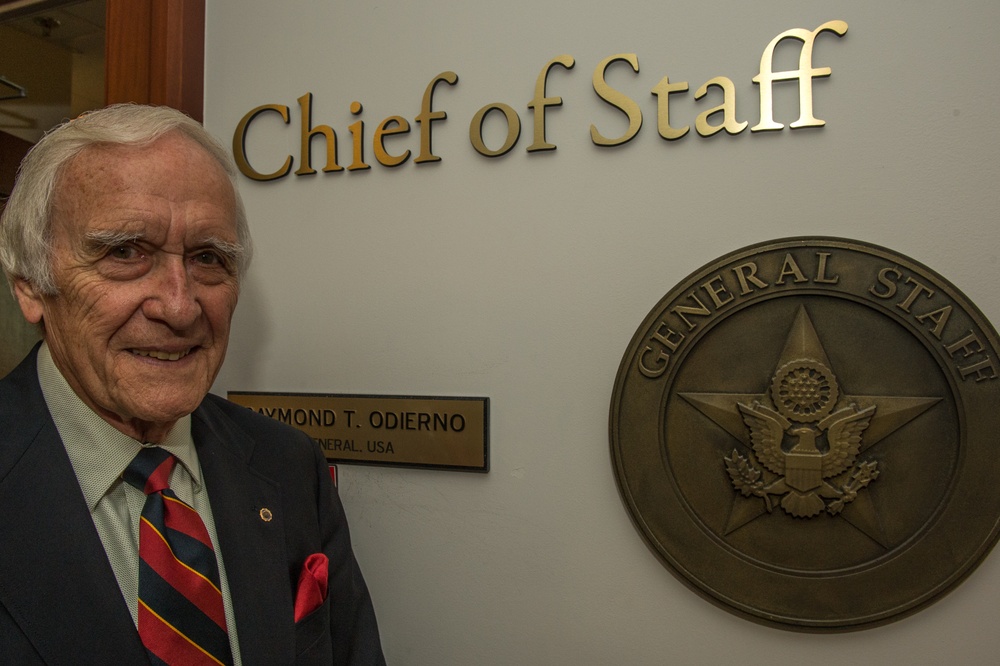 WWII veteran Sgt. Don Carter meets with US Army Chief of Staff Gen. Ray Odierno