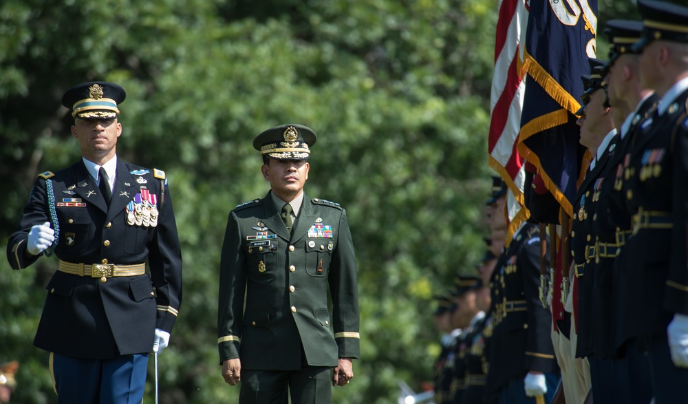 Philippine army counterpart visit with US Army Chief of Staff Gen. Ray Odierno