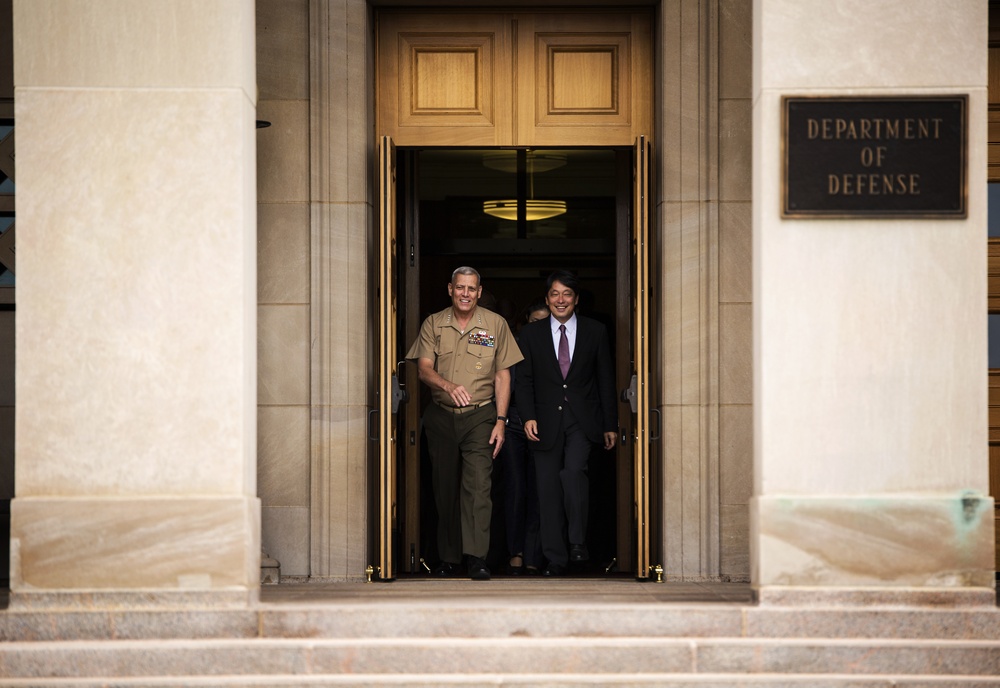 Japanese Minister of Defense visits Pentagon