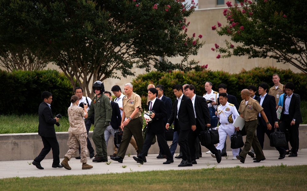 Japanese Minister of Defense visits Pentagon