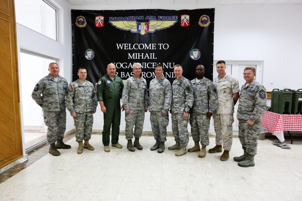 USTRANSCOM commander visits MK Airbase